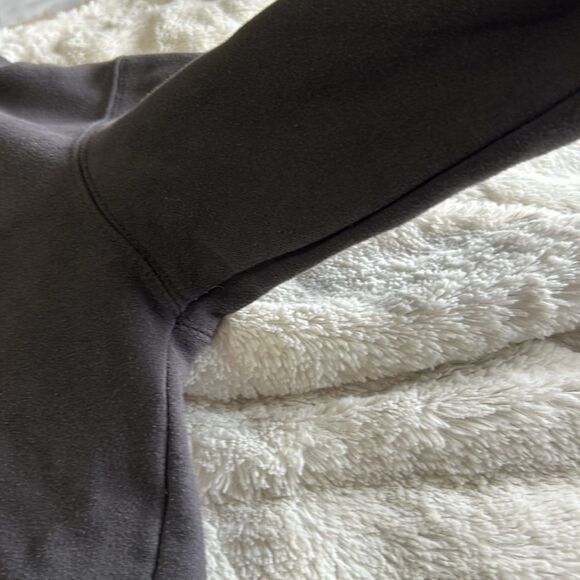 Iowa Hawkeyes Stadium athletics, size medium women’s hoodie - Picture 5 of 8